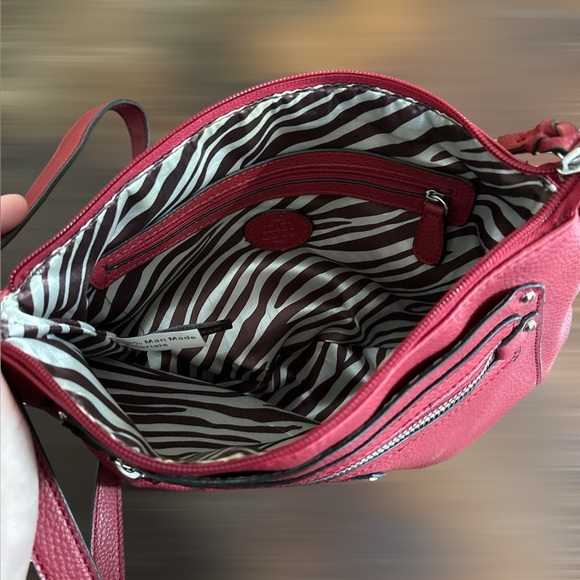 Dana Buchman red leather look cross body bag-adjustable straps Several pockets - Picture 3 of 6